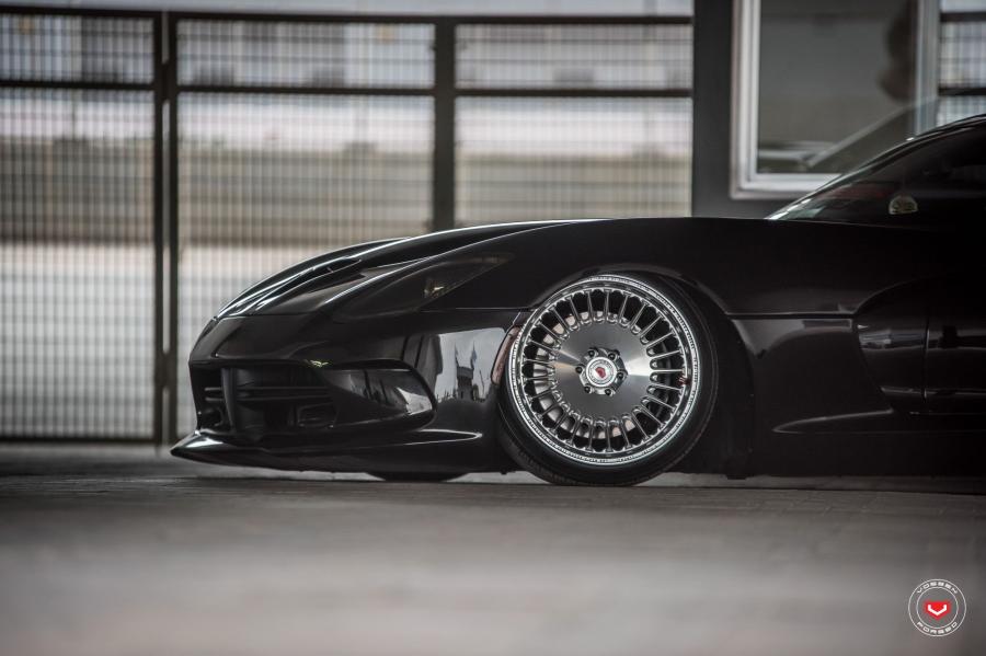 Детали экстерьера Dodge Viper SRT on Vossen Wheels (ML-R1) 2019 года  (фото 9 из 24)